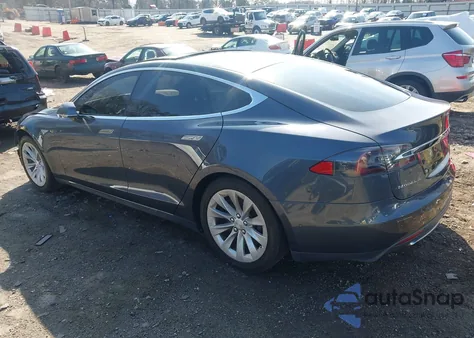 2016 Tesla Model S 60/70/75/85 z USA, uszkodzony, nr VIN 5YJSA1E1XGF136953